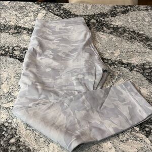 Lululemon Athletica Gray Camo Leggings size 12